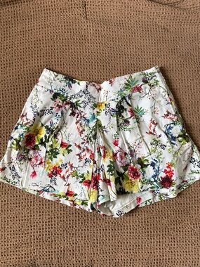 Pull&Bear 1991 Originals White Floral High-Waist Women’s Skort